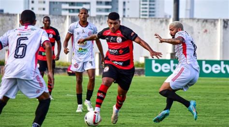 Campinense vence São Paulo Crystal por 2 a 0 e conquista primeiros