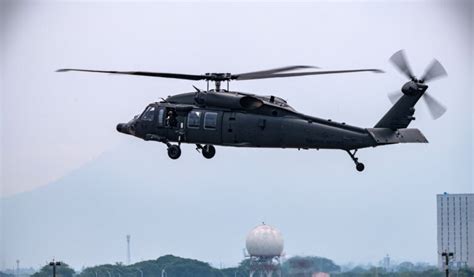 Lockheed Martin entregó 10 helicópteros S 70i Black Hawk a las Fuerzas