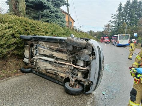 Zderzenie Autobusu Mpk Z Samochodem Osobowym Pod Krakowem Samoch D