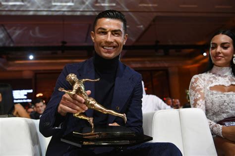 Galerie Foto C Nd Te Retragi Cristiano Ronaldo A F Cut Gluma Serii