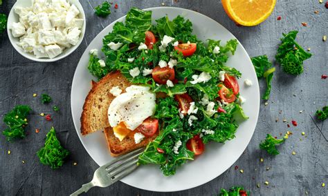 ENSALADA DE KALE CON HUEVO POCHADO Hacelo Con Huevos Costa Rica