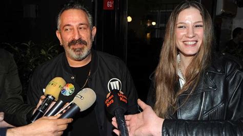 Serenay Sarıkaya Instagram hesabından Cem Yılmaz la olan fotoğrafını