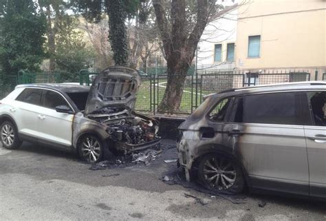 Boato Nella Notte Due Auto In Fiamme Paura Ad Abbadia San Salvatore