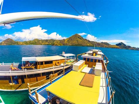 Komodo Liveaboard The Ultimate Guide To Indonesia Scuba Diving Trips