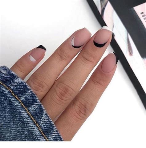 Awesome Minimalist Nail Art Ideas 03 Minimalist