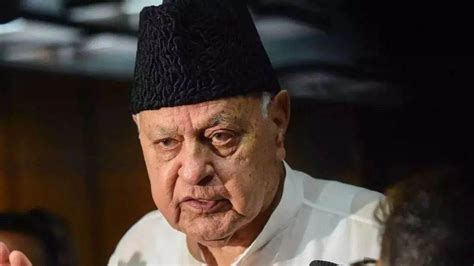 Farooq Abdullah वंशवाद को लेकर ये क्या बोल गए फारूक अब्दुल्ला कहा लोगों के लिए करना पड़ता