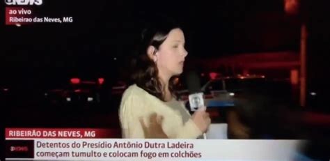 Repórter é agredida ao vivo durante cobertura de rebelião em MG