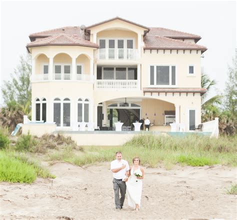 Florida Beach House Wedding and Reception | Wedding Bells & Seashells