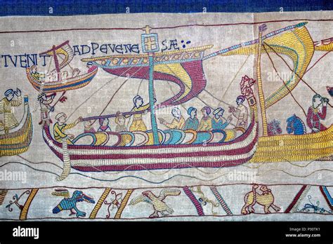 The battle Of hastings Bayeux Tapestry Stock Photo - Alamy