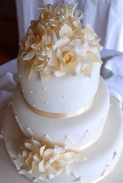 Ivory Wedding Ivory Roses Wedding Cake 1987400 Weddbook