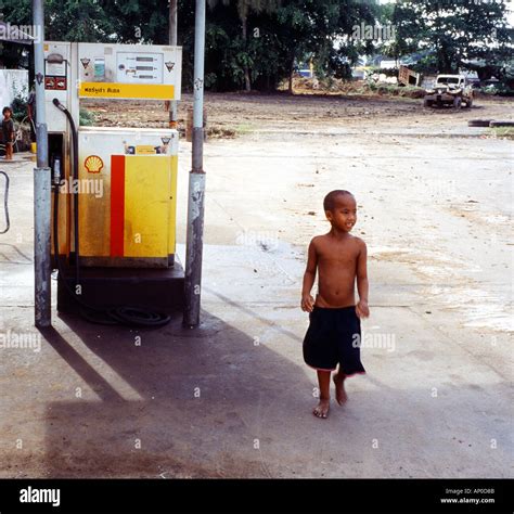 Shell Petrol Station Asia Hi Res Stock Photography And Images Alamy