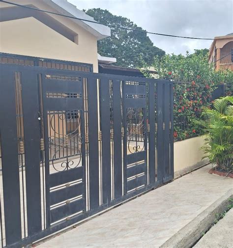 Amplia Casa En Venta En Bayona Santo Domingo Oeste Cuartos M