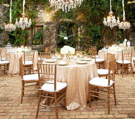 Round Tablecloths (+ Cheap!) for Weddings: Where to Buy