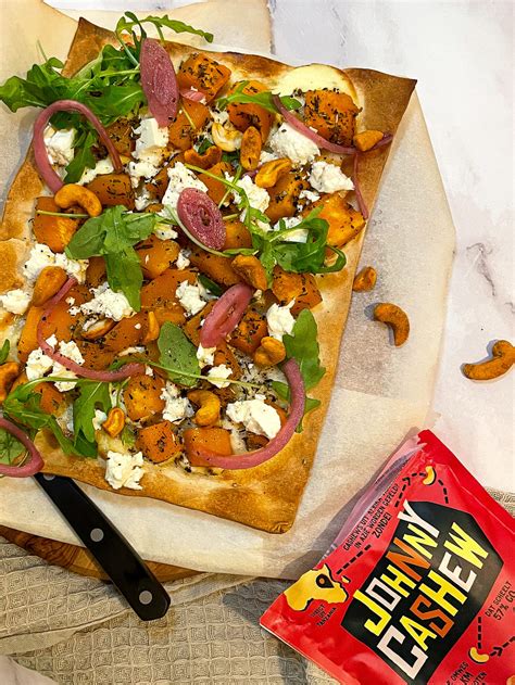 Flammkuchen Met Pompoen Ingemaakte Rode Ui En Feta Groen Fatsoen