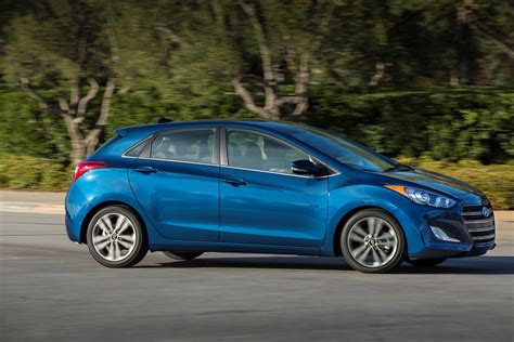 Hyundai Elantra Gt Facelift Debuts In Chicago