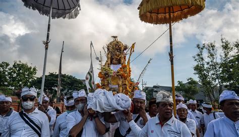 Sambut Hari Raya Nyepi Tahun Baru Saka 1945 Umat Hindu Di Surabaya