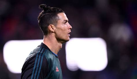 Cristiano Ronaldo Ex Compagno Svela Lo Appesi Al Muro Per Una Coca Cola