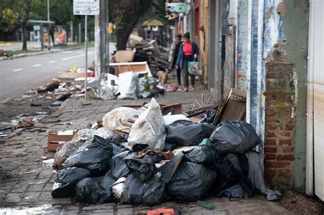 DMLU mantém orientação para descarte de resíduos da enchente na rua