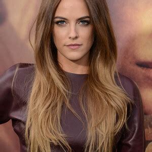 Riley Keough Nude Sexy 87 Pics Explicit Sex And Hot Scenes