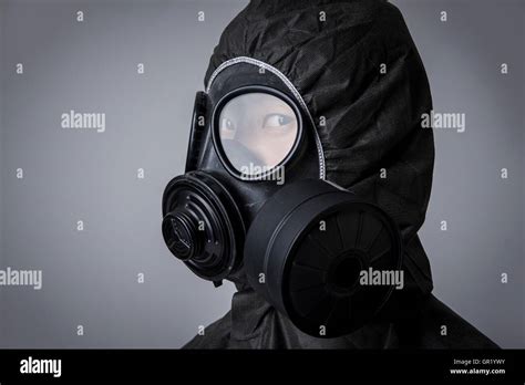 Man Wearing Gas Mask Hi Res Stock Photography And Images Alamy