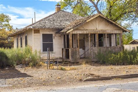 14,220 Abandoned Overgrown House Building Images, Stock Photos, 3D objects, & Vectors | Shutterstock