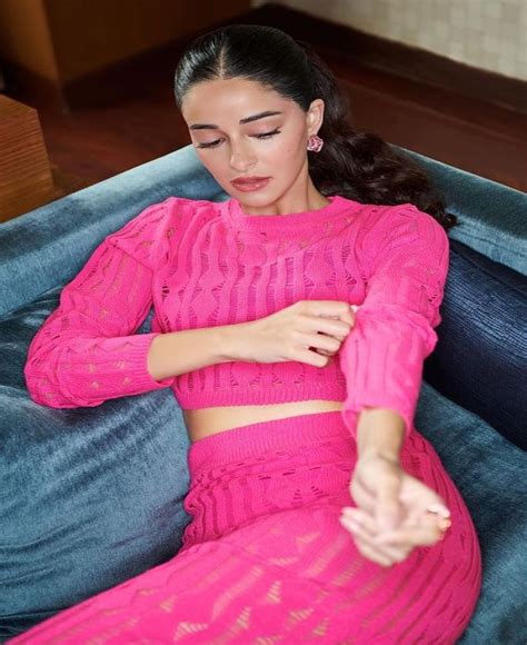 Ananya Pandey Is Looking Beautiful Like A Nymph In A Blue Velvet Outfit अनन्या पांडे ने ब्लू