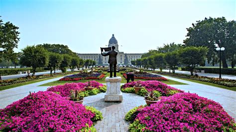 Queen Elizabeth Ii Gardens Wascana Centre