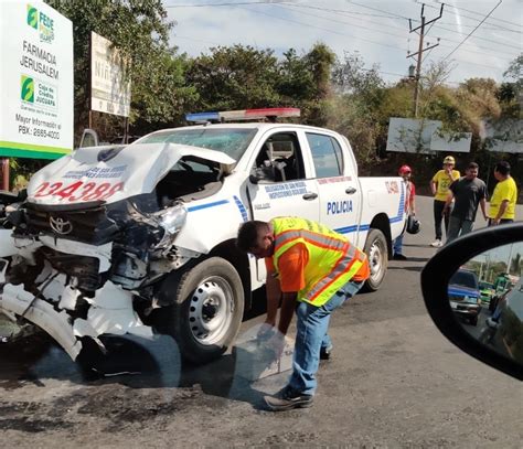 Siete Lesionados Deja Accidente De Tránsito Entre Carro Patrulla Y Una