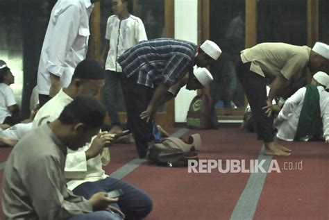 Peserta Longmarch Aksi Bela Islam Iii Beristirahat Di Bandung