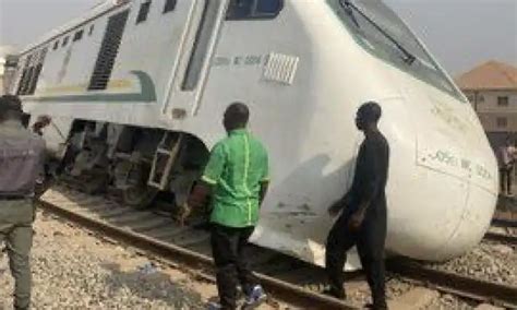 Passengers Stranded As Train Derails Inside Bush Newsblenda