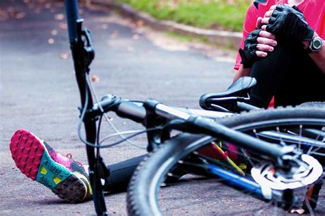 Radfahrerin bei Zusammenstoß schwer verletzt Berlin Press