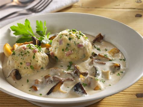 Speckknödel Mit Pilzsoße Rezept Eat Smarter