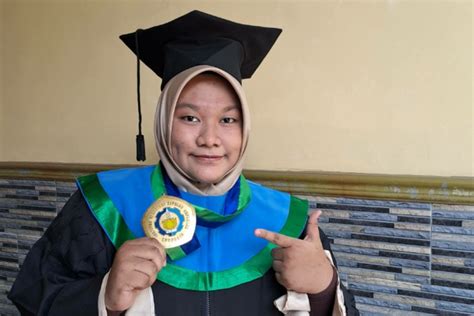 Profil Qonita Qurratu Aini Wisudawan Termuda Its Berusia Tahun Yang