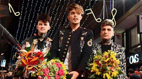 Paura Per Stash E I The Kolors Incidente Stradale Prima Del Concerto