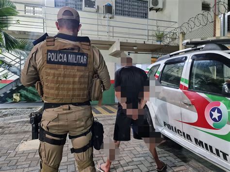 Homem de 20 anos e 97 passagens policiais é preso em Camboriú