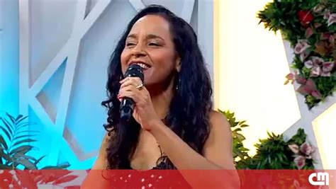 Cantora Carla Visi Apresentou O Tema Conto De Areia Manh Cm