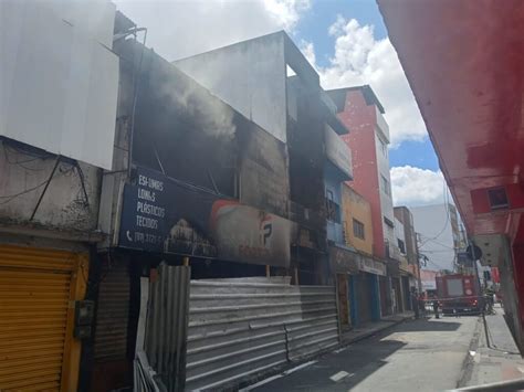 Loja que pegou fogo em Caruaru será demolida hoje 4