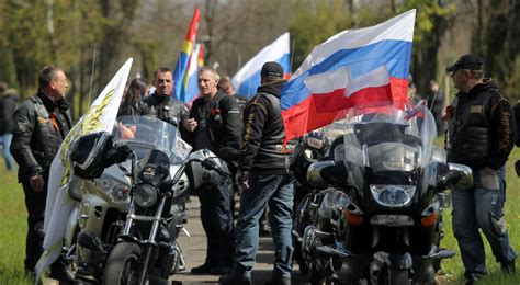 Braniewo Rosyjscy Oficjele I Motocykli Ci Przyjechali Na Cmentarz