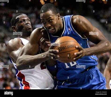 Orlando Magic Center Dwight Howard Right Drives On Detroit Pistons