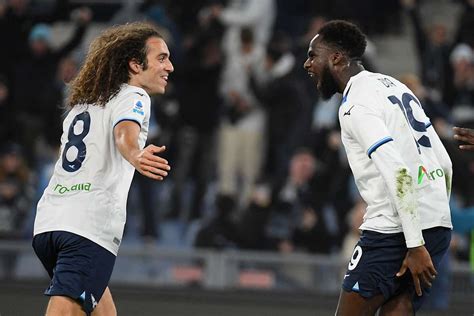 La Lazio non sa più vincere il Como strappa con merito un punto all