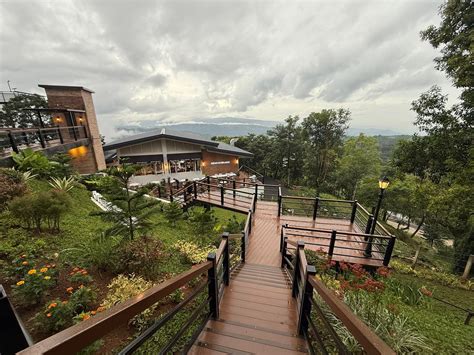 Gretchen Ho - Take a look at the 5-day old Dean & Deluca... | Facebook