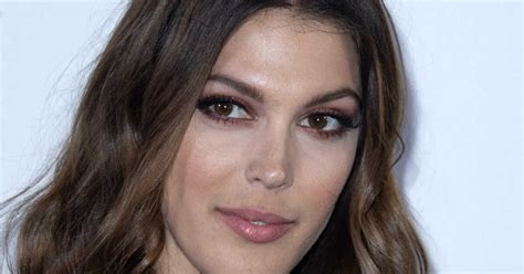 PHOTOS Iris Mittenaere en bikini noir l ancienne reine de beauté