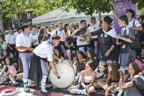 Las Cuadrillas Dan El Pistoletazo De Salida A Las Fiestas De Amurrio