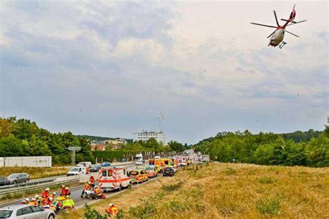 Schwerer Unfall Abfahrtsbereich A Korntal M Nchingen Transporter Mit