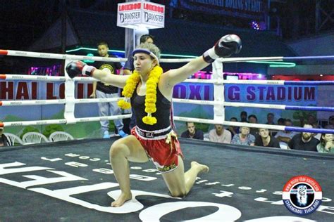 Santai Ladies Fight at Loi Kroh Stadium, Chiang Mai. - Santai Muay Thai Gym Chiang Mai