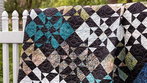 Make A Disappearing Hourglass Crazy Eight Quilt With Jenny Doan Of