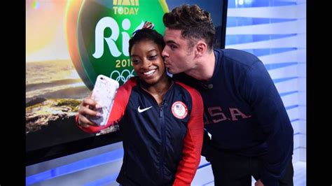 Simone Biles Zac Efron The Kissing Moment At The Olympics Youtube