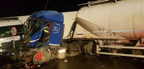 Roman Accident Rutier Coliziune Ntre Autocamioane Pe E La