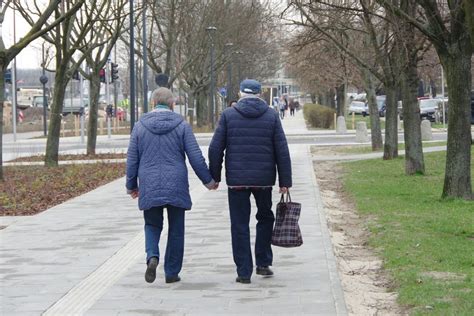 Czy po 10 latach pracy należy się emerytura Ile wynosi ZUS wyjaśnia