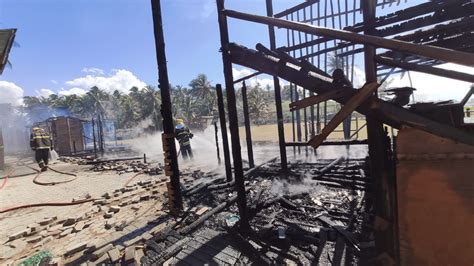 A Gazeta Incêndio atinge a casa de shows Café De La Musique em Guarapari